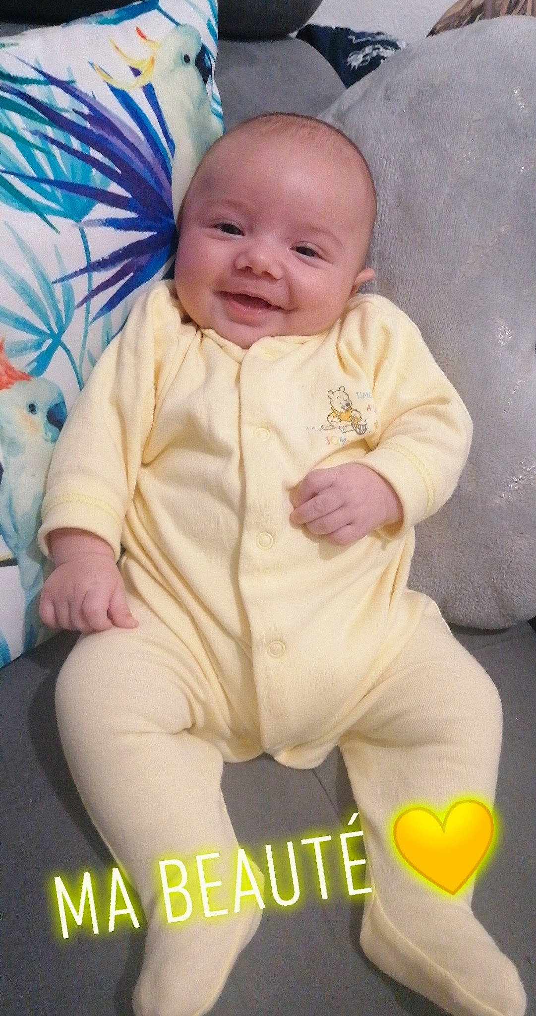 Zayan participe au concours pour gagner de l'argent avec cette photo : baby, baby_laughing, baby_products, baby_toddler_clothing, cheek, child, comfort, eye, face, happy, head, nose, person, pink, skin, sleeve, smile, textile, toddler, white