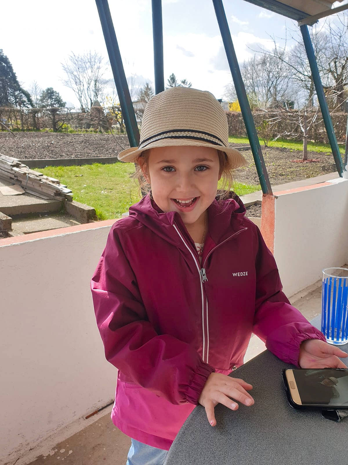 Samira a rejoint le concours — aidez-le/la à gagner de superbes lots ! cap, child, city, fun, grass, happy, headwear, jacket, joy, leisure, magenta, person, public_space, recreation, sky, sleeve, smile, spring, toddler, tourism