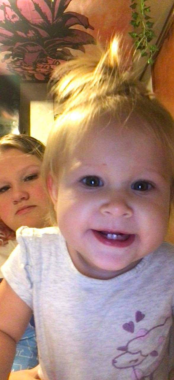 Mila is registered to the contest to win money with this photo: cheek, chin, ear, eye, eyebrow, eyelash, face, facial_expression, forehead, hair, head, joy, lip, mouth, nose, organ, person, photograph, skin, smile