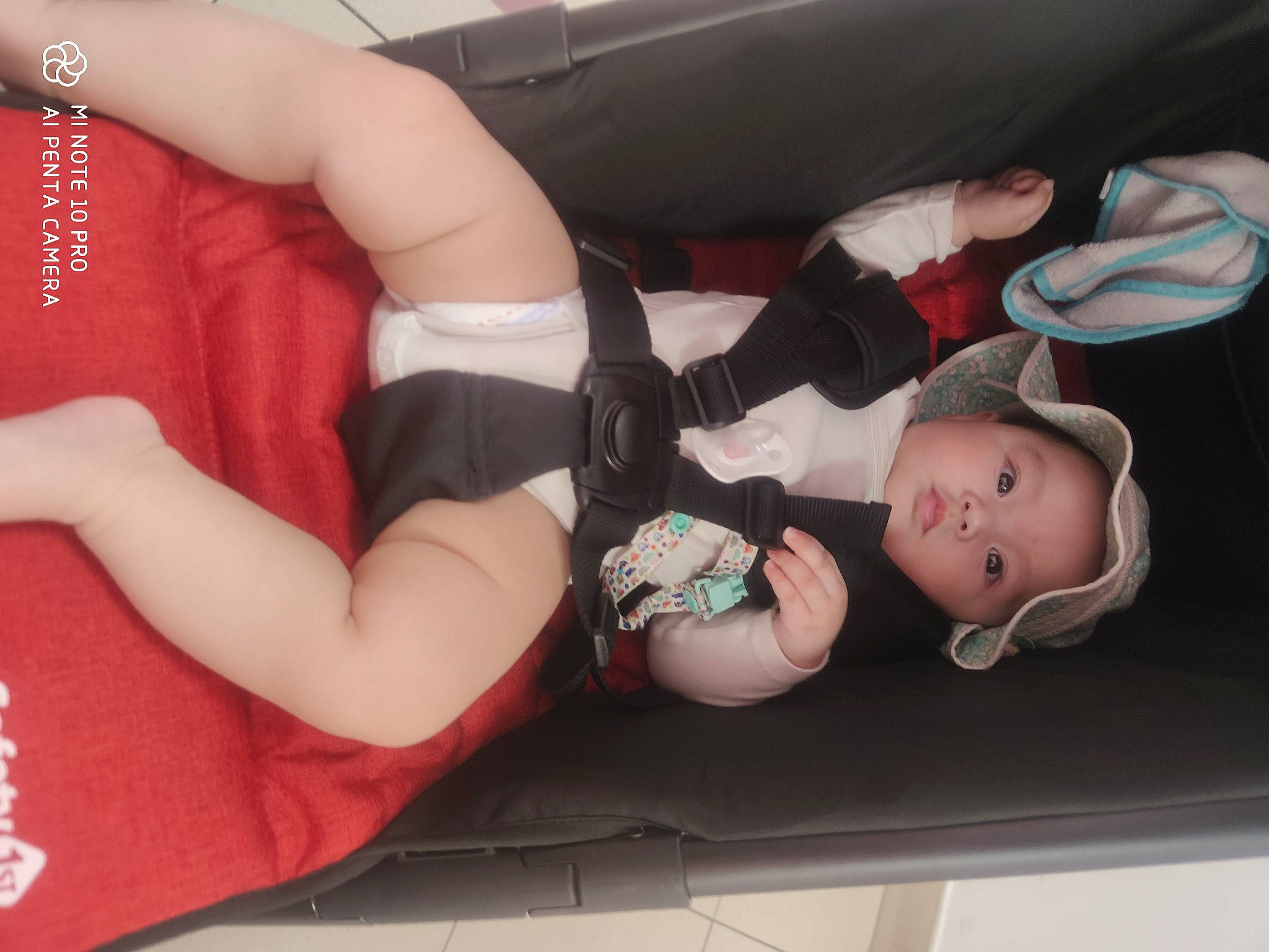 Valentine a rejoint le concours — aidez-le/la à gagner de superbes lots ! arm, baby, baby_products, birth, child, headwear, leg, person, product, skin, toddler, vacation