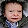 Ilyann a rejoint le concours — aidez-le/la à gagner de superbes lots ! toddler, child, face, hood, jacket, coat, curious, expression, portrait, closeup, young, baby, warm_clothing, outdoor, person, cute, eyebrows, button, seatbelt, winter
