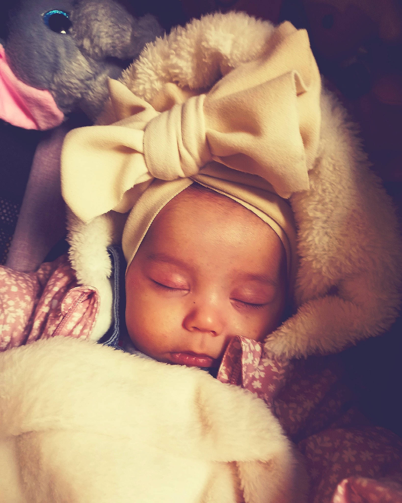 Athéna a rejoint le concours — aidez-le/la à gagner de superbes lots ! baby, baby_sleeping, beauty, cheek, child, close_up, cloud, comfort, ear, finger, gesture, happy, human, linens, lip, nose, organ, person, skin, thumb