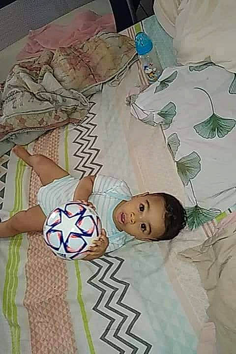 Ethan a rejoint le concours — aidez-le/la à gagner de superbes lots ! art, ball, bedding, child, flooring, football, illustration, linens, paper, paper_product, pattern, person, room, sleeve, soccer_ball, t_shirt, textile, tree, visual_arts, wood