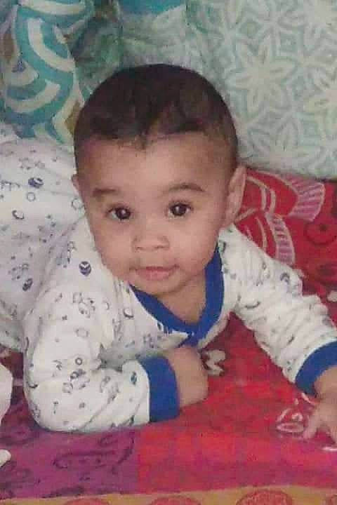 Ethan participe au concours pour gagner de l'argent avec cette photo : baby, baby_toddler_clothing, cheek, comfort, eye, eyebrow, face, facial_expression, flooring, fun, hairstyle, happy, head, iris, nose, person, skin, sleeve, smile, toddler