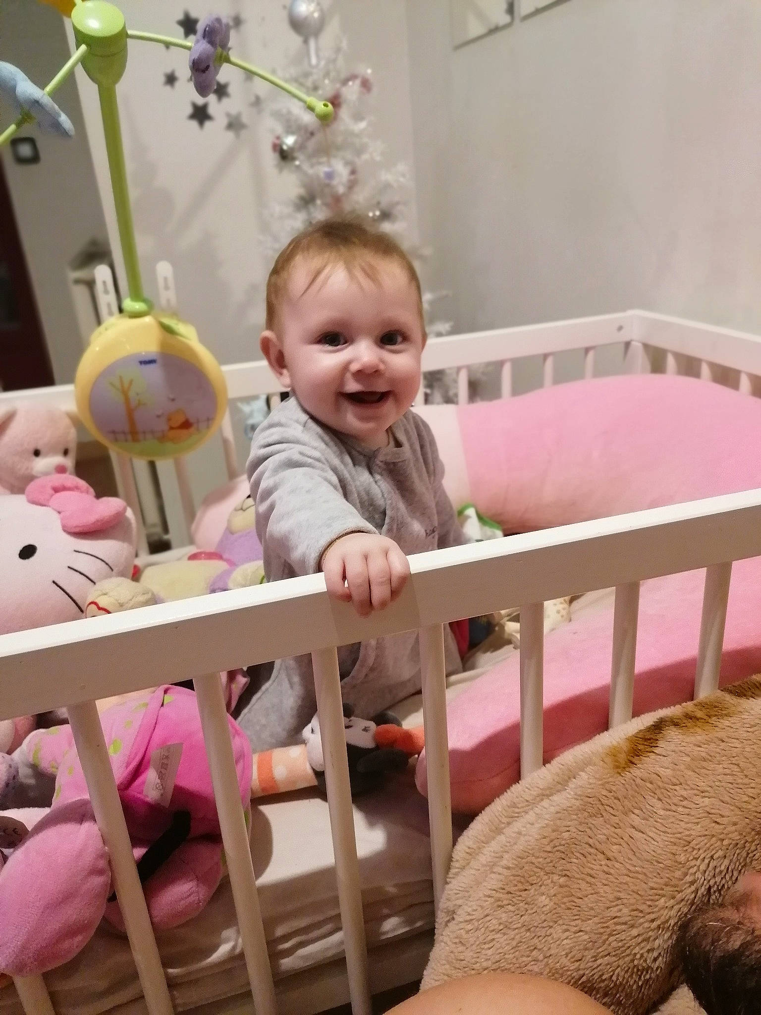 Zaïna a rejoint le concours — aidez-le/la à gagner de superbes lots ! baby, baby_products, baby_safety, baby_toddler_clothing, baby_toys, bed, chair, child, furniture, infant_bed, nursery, person, pink, product, room, sitting, toddler, toy