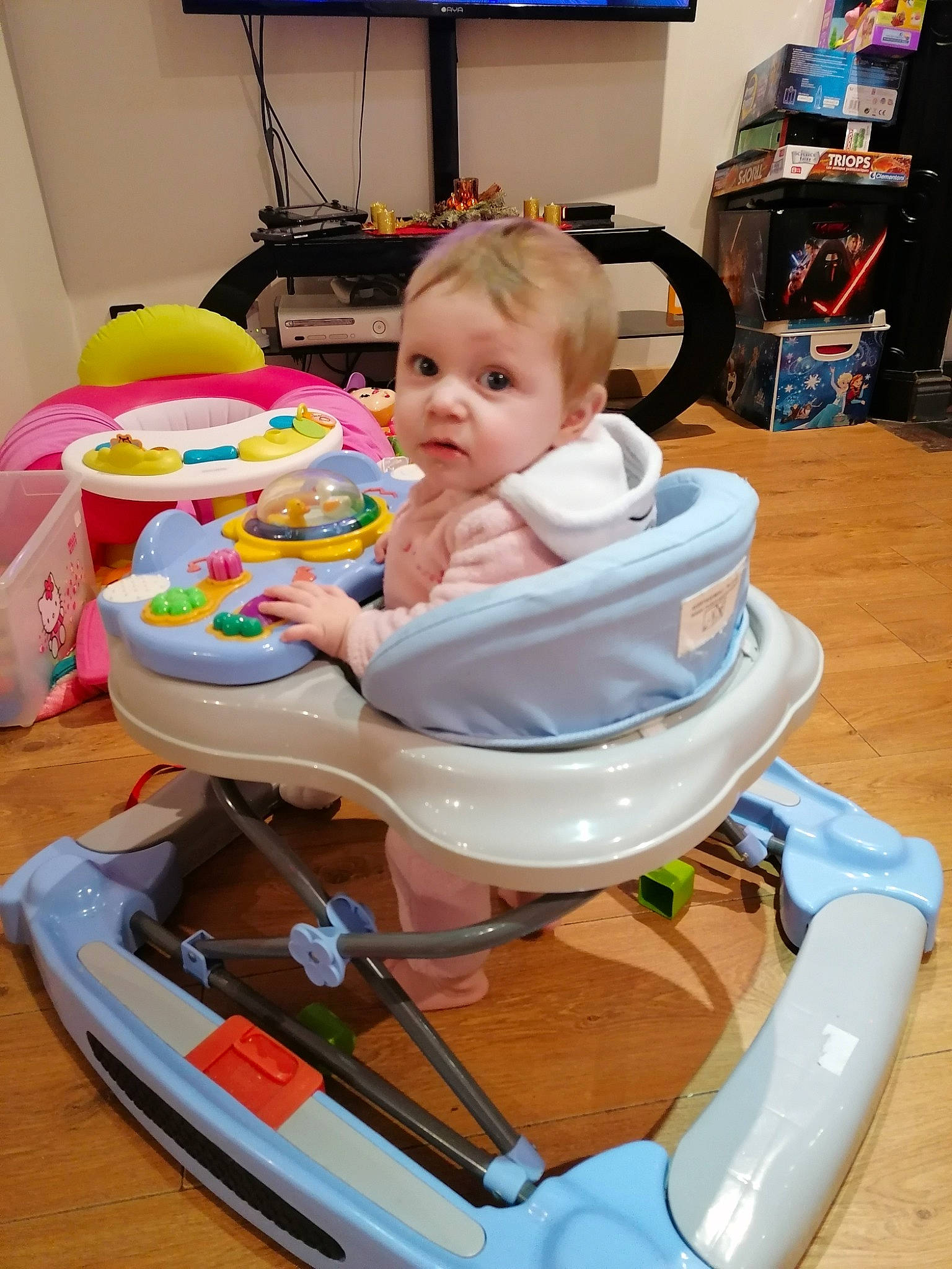 Zaïna a rejoint le concours — aidez-le/la à gagner de superbes lots ! baby, baby_products, child, person, play, product, toddler