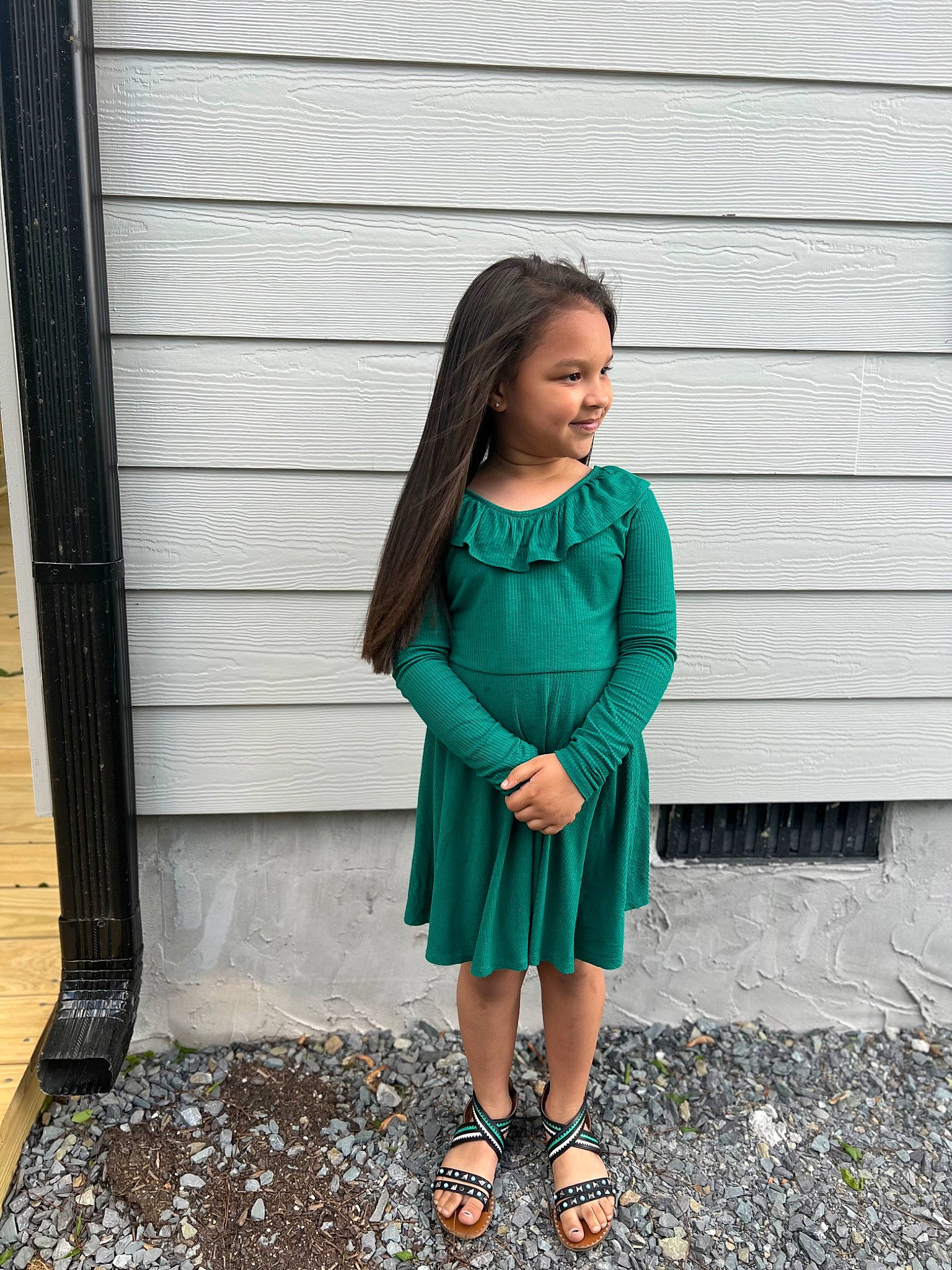 Amari is registered to the contest to win money with this photo: brown_hair, day_dress, electric_blue, fashion_accessory, fashion_design, formal_wear, grass, grey, human_leg, jewellery, joint, joy, knee, long_hair, magenta, neck, pattern, person, sleeve, t_shirt