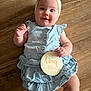 Julia a rejoint le concours — aidez-le/la à gagner de superbes lots ! baby, infant, child, headband, bow, dress, blue_dress, wooden_floor, smiling, happy, holding, card, person, cute, young_child, indoors, portrait, sitting, skin, face