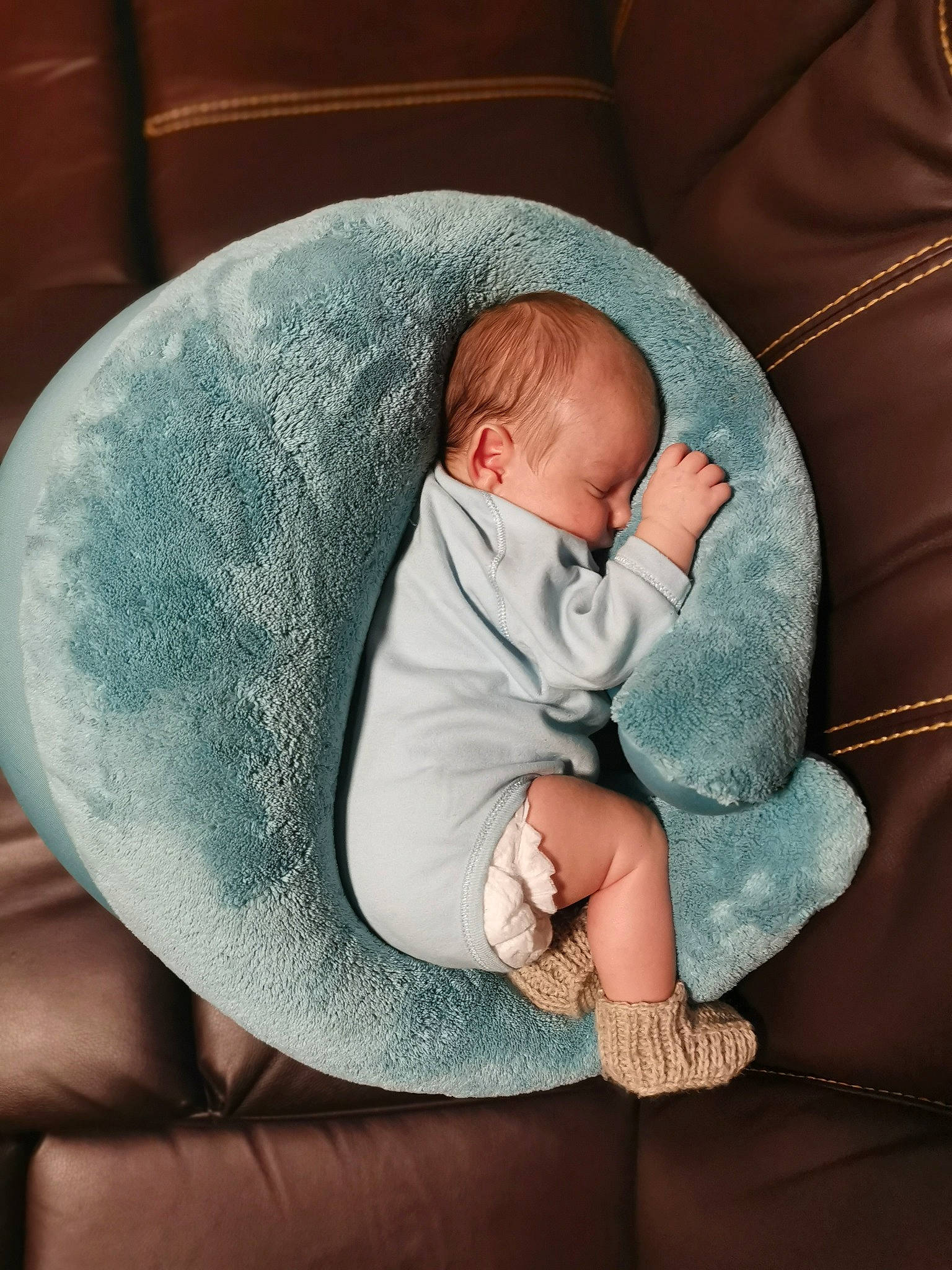 Eydan participe au concours pour gagner de l'argent avec cette photo : arm, baby, baby_sleeping, birth, child, comfort, hand, leg, nap, person, sitting, skin, sleep, toddler
