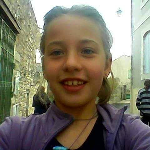 Lucynda participe au concours pour gagner de l'argent avec cette photo : blond, cheek, chin, cool, ear, eyebrow, forehead, fun, happy, iris, jaw, joy, lip, mouth, nose, person, selfie, smile, temple, tooth