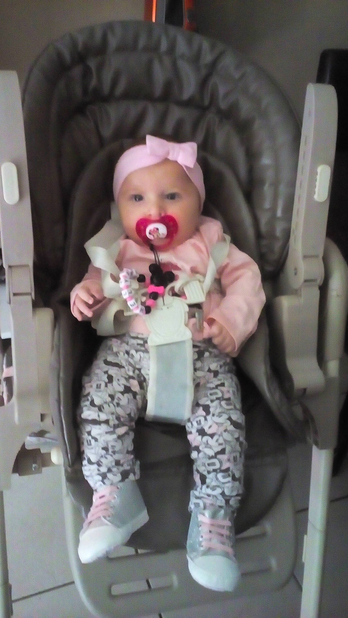 Helyana participe au concours pour gagner de l'argent avec cette photo : baby, baby_in_car_seat, car_seat, child, doll, joy, person, pink, toddler, toy