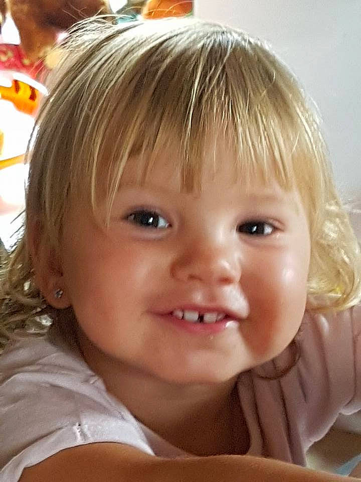 Elora a rejoint le concours — aidez-le/la à gagner de superbes lots ! blond, cheek, child, chin, eyebrow, face, forehead, girl, hair, hairstyle, head, human_hair_color, infant, iris, joy, lip, mouth, nose, person, skin