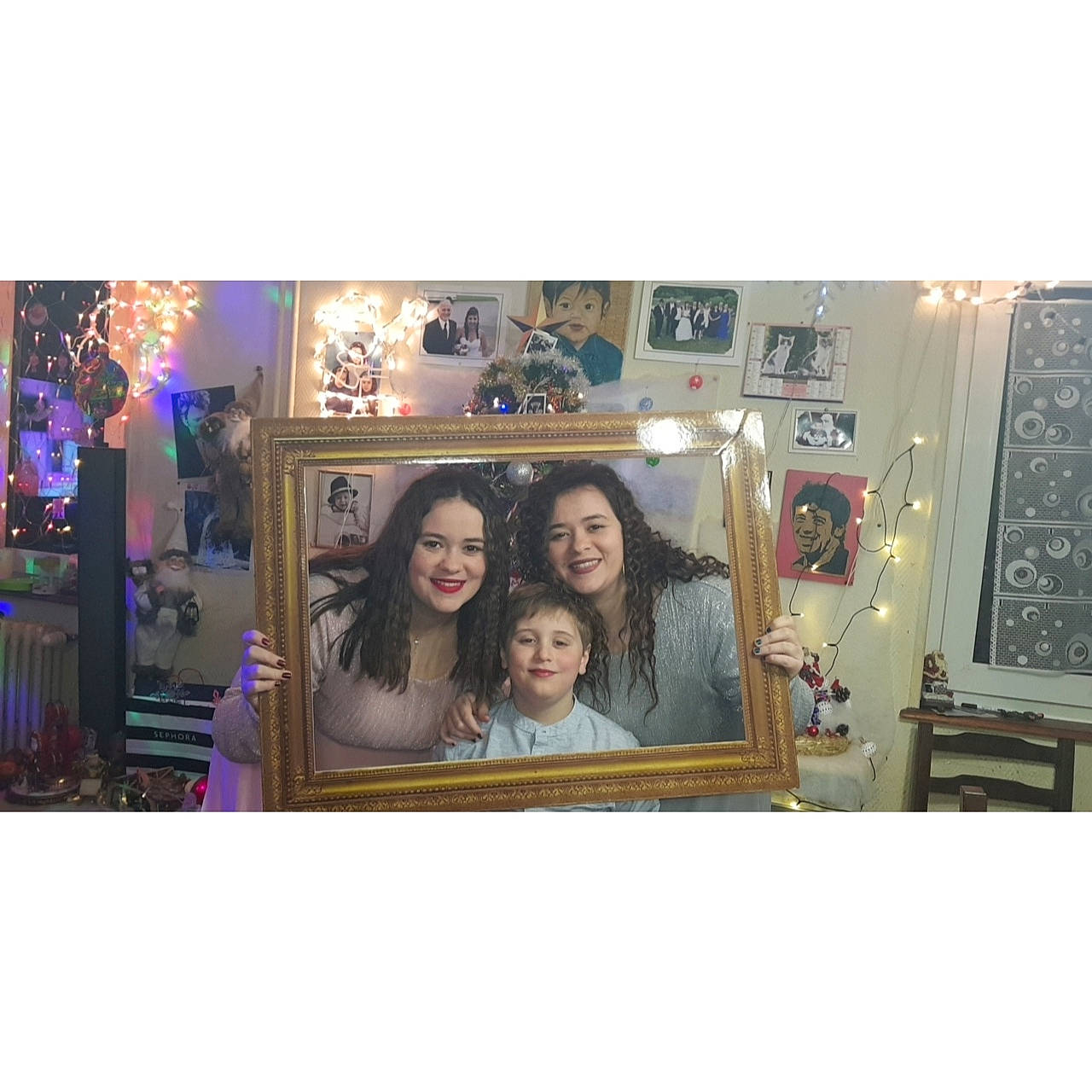 Valentin a rejoint le concours — aidez-le/la à gagner de superbes lots ! art, event, interior_design, joy, metal, mirror, person, photography, picture_frame, rectangle, room, selfie, snapshot