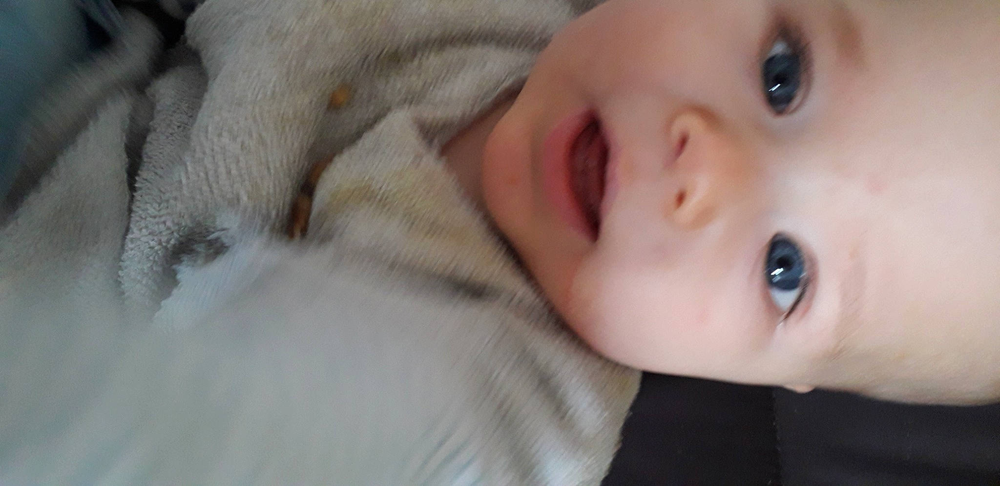 Lucas a rejoint le concours — aidez-le/la à gagner de superbes lots ! baby, cheek, child, chin, close_up, ear, eye, eyebrow, face, facial_expression, forehead, head, iris, lip, mouth, nose, organ, person, skin, smile