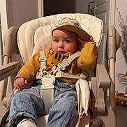 Nael a rejoint le concours — aidez-le/la à gagner de superbes lots ! baby, cap, child, curious, cute, door, floor, footwear, furniture, hand, high_chair, indoor, infant, jeans, looking, person, seated, socks, sweater, toy