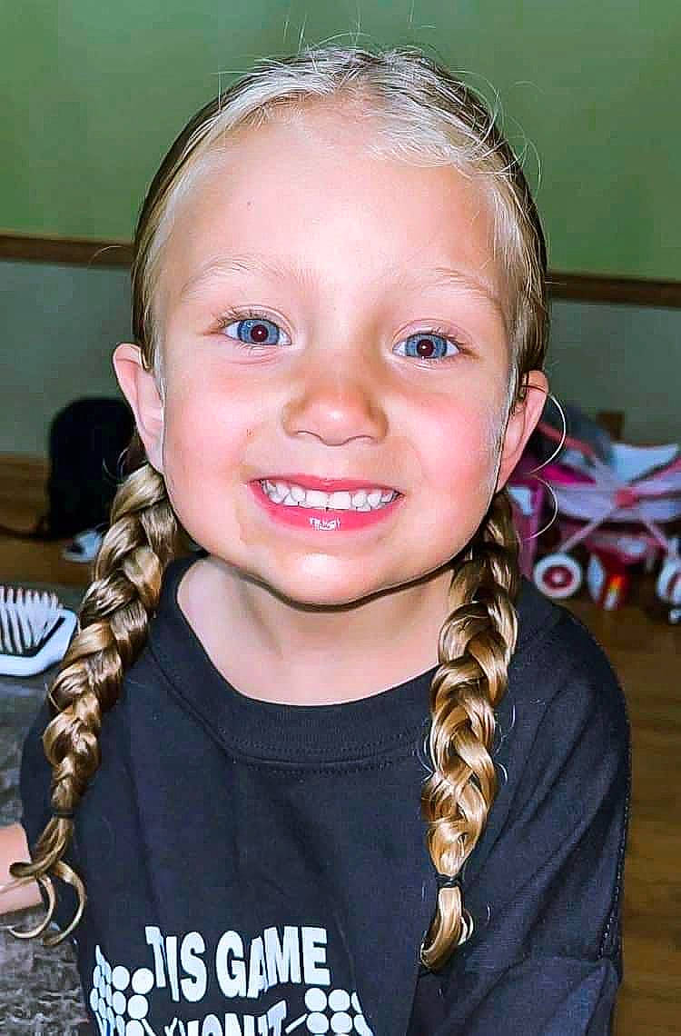 Arayah is registered to the contest to win money with this photo: audio_equipment, blond, cheek, cool, ear, electric_blue, eyebrow, eyelash, fashion_accessory, flash_photography, fun, happy, iris, jaw, jewellery, joy, lip, neck, person, pigtail