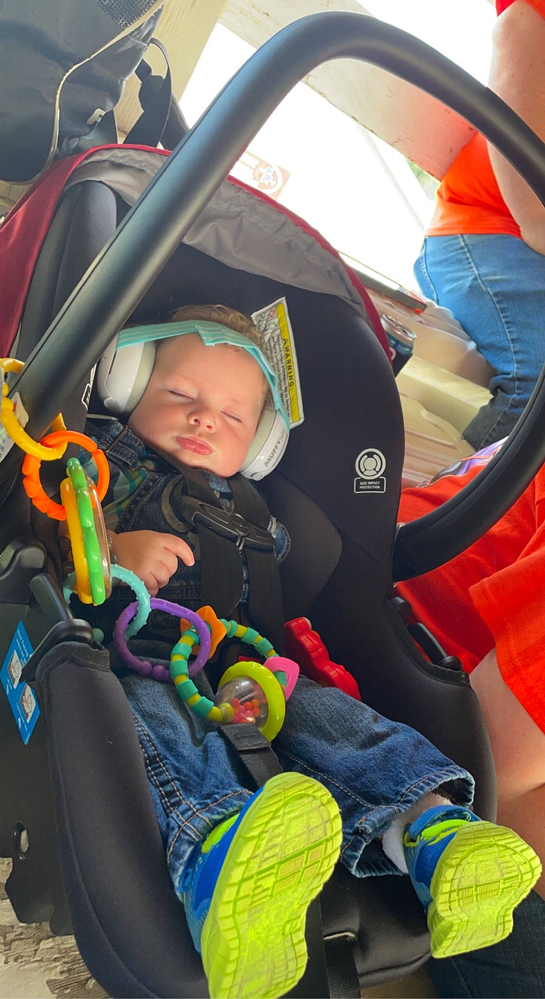 Corbyn joined the competition — help win amazing prizes! auto_part, baby, baby_carriage, baby_products, black, blue, car_seat, child, comfort, fun, green, leisure, light, motor_vehicle, person, photograph, product, snapshot, toddler, white