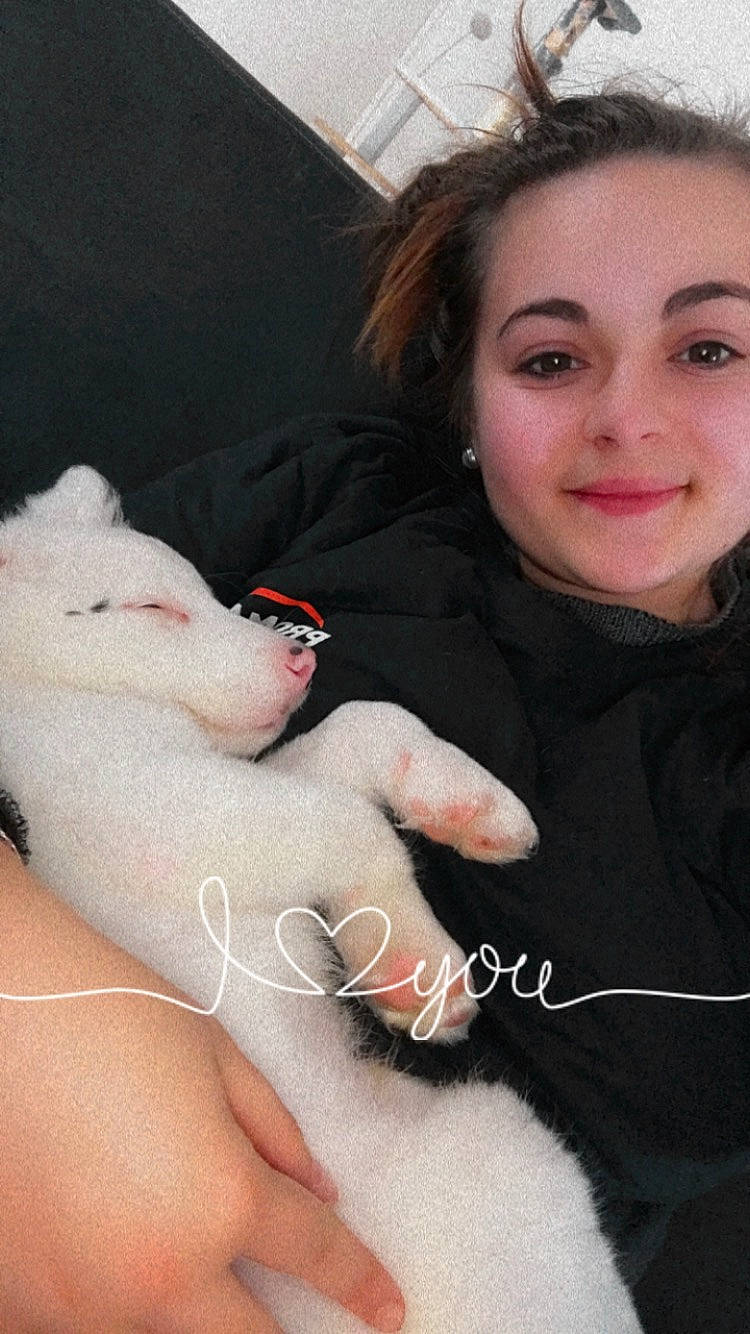 Rayley a rejoint le concours — aidez-le/la à gagner de superbes lots ! black_hair, comfort, cool, elbow, eyebrow, eyelash, face, finger, gesture, hair, happy, head, lip, mouth, muscle, skin, smile, thigh, thumb, wrist