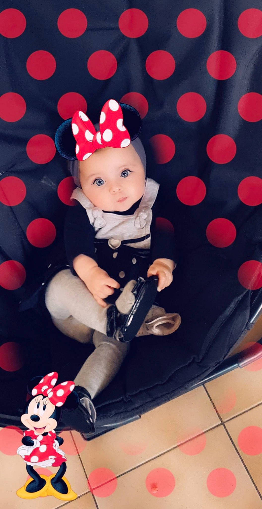 Ambre participe au concours pour gagner de l'argent avec cette photo : child, doll, fawn, pattern, person, pink, plant, red, shoe, toy