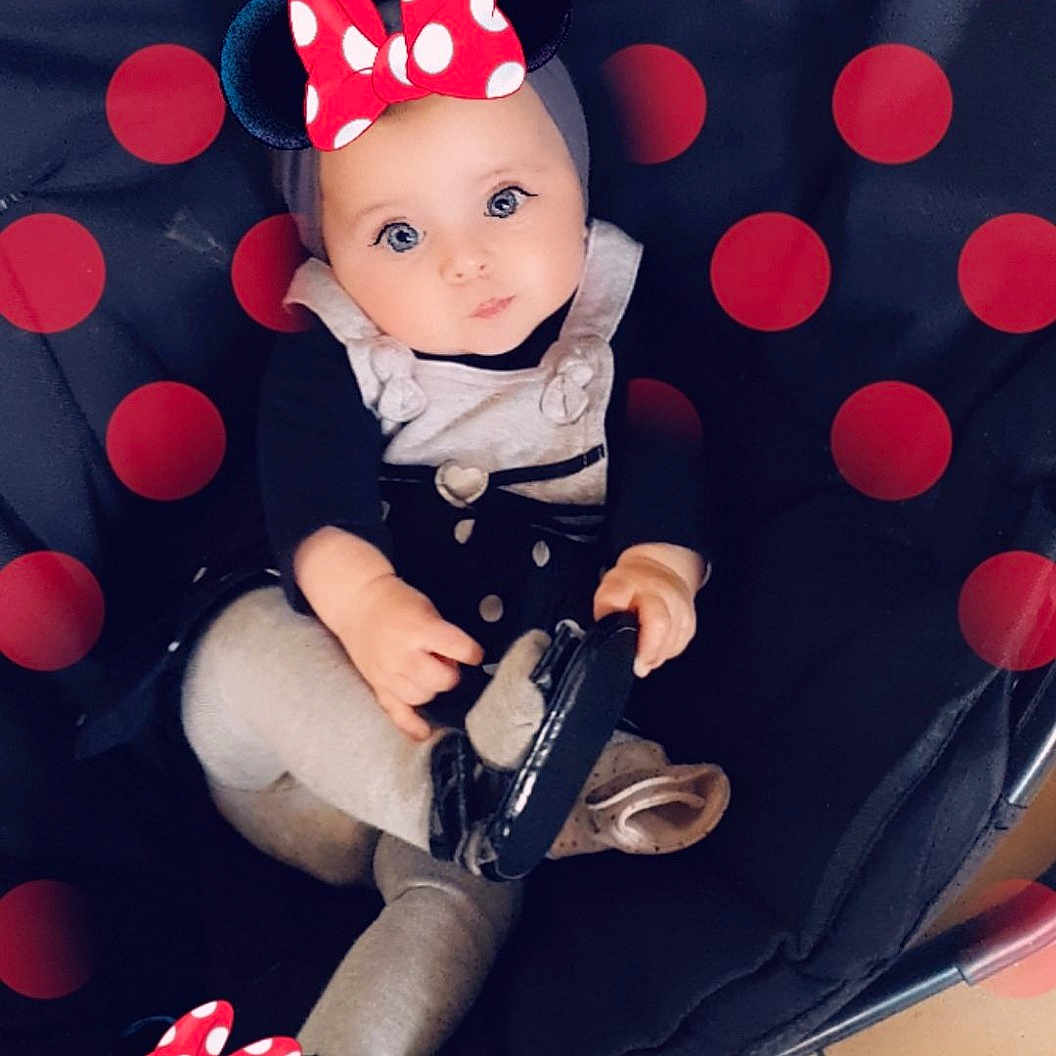 Ambre participe au concours pour gagner de l'argent avec cette photo : child, doll, fawn, pattern, person, pink, plant, red, shoe, toy