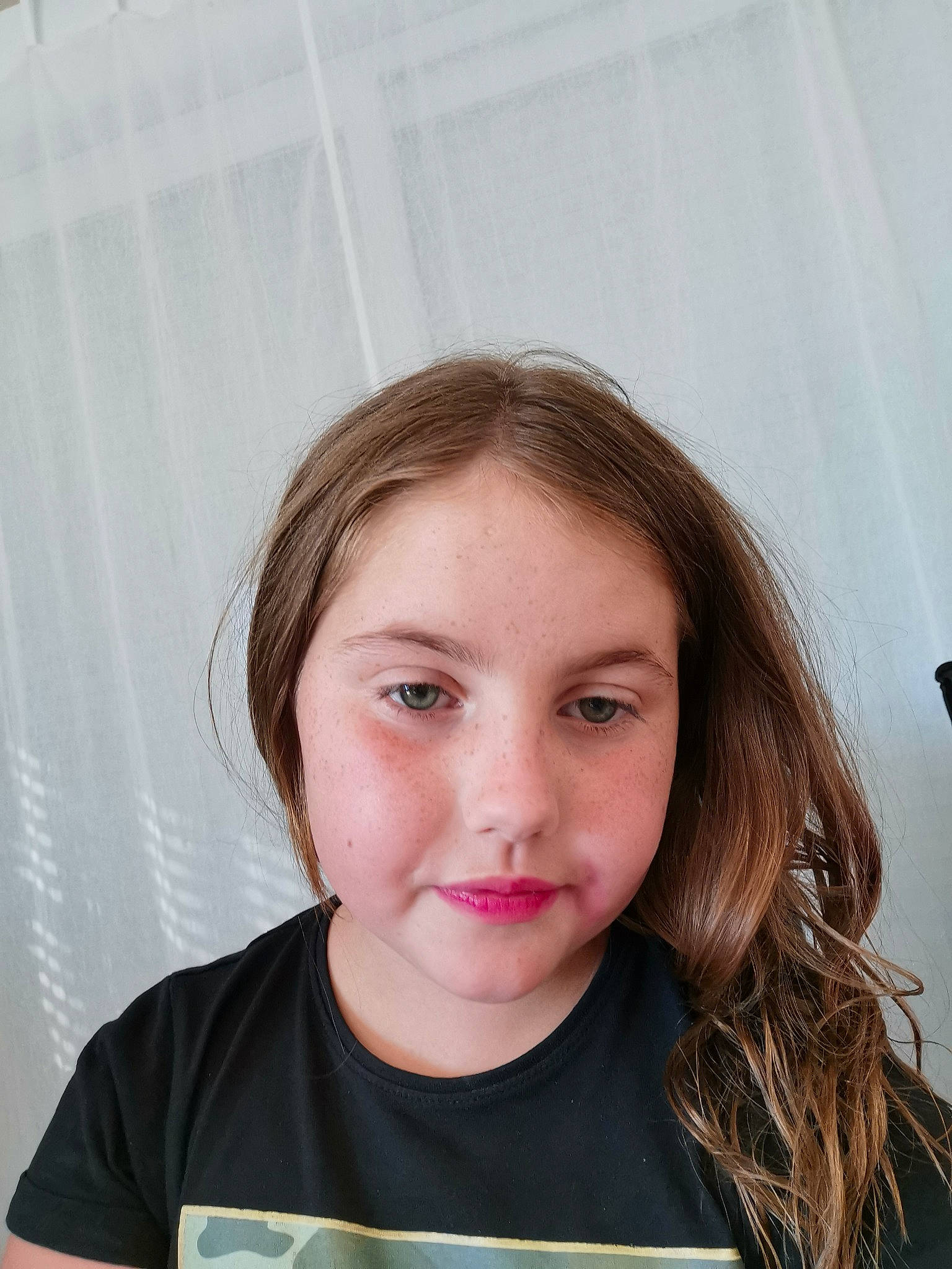 Ambre a rejoint le concours — aidez-le/la à gagner de superbes lots ! blond, brown_hair, cheek, child, chin, eye, eyebrow, face, forehead, fun, hair, hair_coloring, hairstyle, head, jaw, lip, long_hair, nose, person, skin