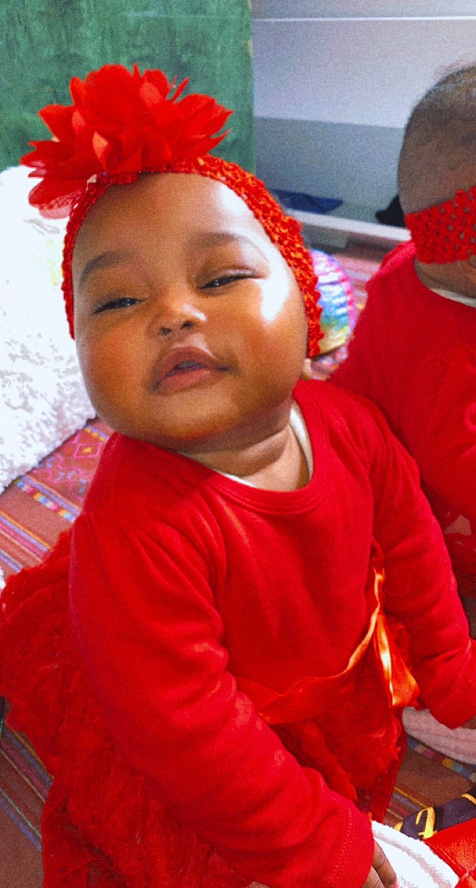 Maya participe au concours pour gagner de l'argent avec cette photo : adaptation, cap, child, chin, cool, eyebrow, facial_expression, forehead, fun, hairstyle, happy, head, headgear, headpiece, human, lip, organ, people, person, red