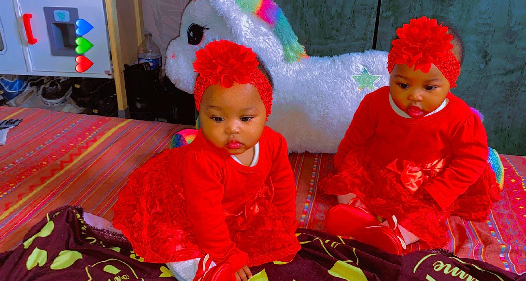 Maya Malayka a rejoint le concours — aidez-le/la à gagner de superbes lots ! adaptation, baby, child, event, fun, hairstyle, happy, head, headgear, headwear, holiday, magenta, organ, party, people, person, pink, red, sitting, snapshot