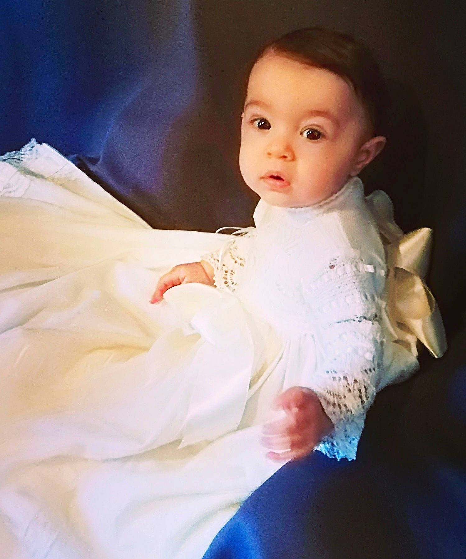 Agatha a rejoint le concours — aidez-le/la à gagner de superbes lots ! arm, baby, beauty, cheek, child, cloud, dress, eye, face, hand, happy, head, iris, joint, person, photography, skin, sleeve, smile, toddler