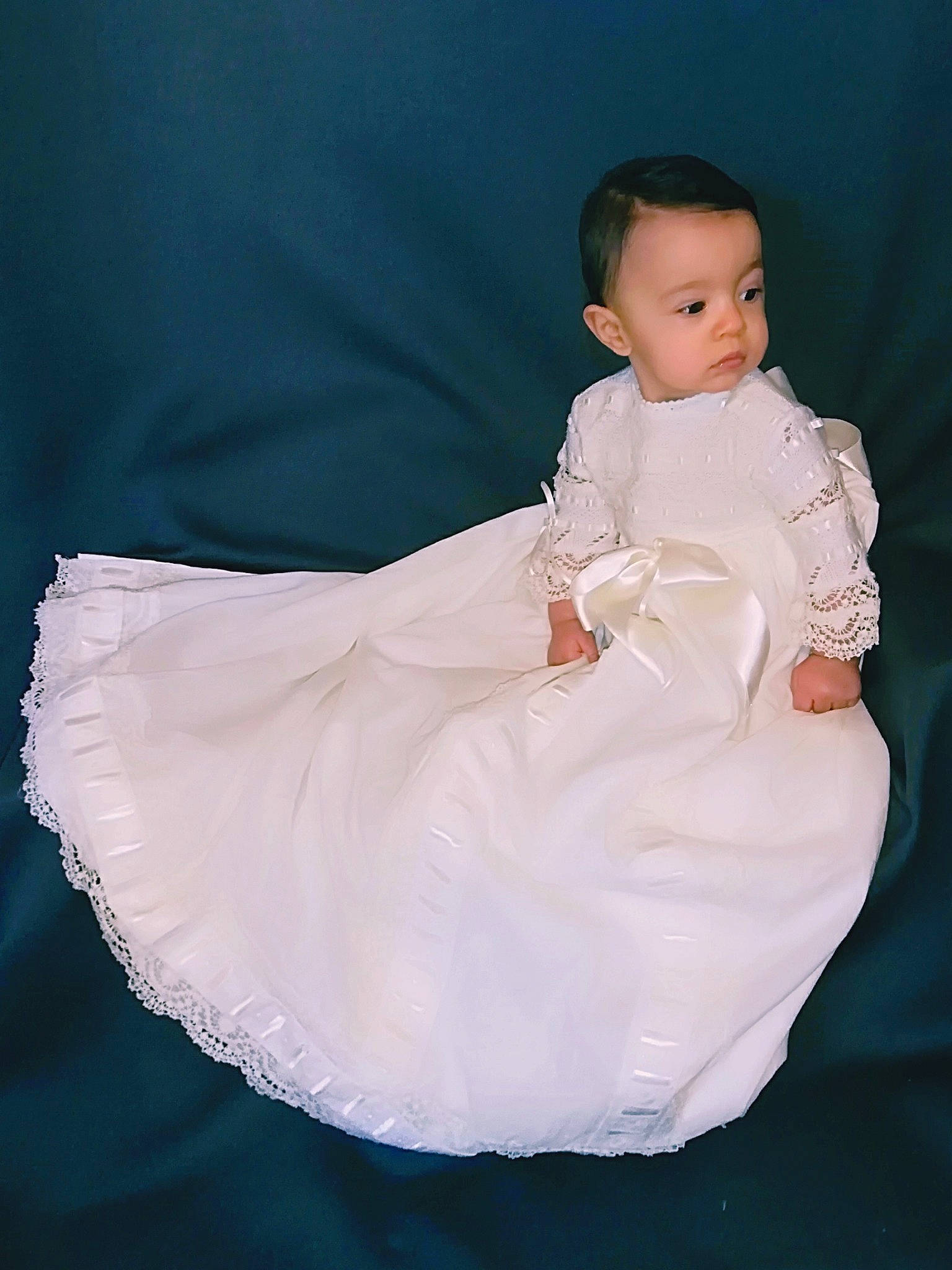 Agatha participe au concours pour gagner de l'argent avec cette photo : a_line, baby, bridal_party_dress, child, clothing, dress, formal_wear, gown, joint, person, skin, sleeve, toddler, white