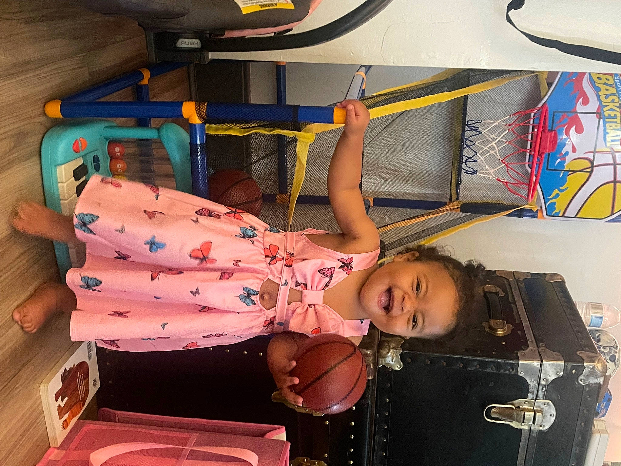 Luna Paredes is registered to the contest to win money with this photo: automotive_design, automotive_exterior, baby_toddler_clothing, child, family_car, fun, motor_vehicle, pattern, person, public_transport, room, t_shirt, thigh, tire, toddler, trunk, vehicle_door