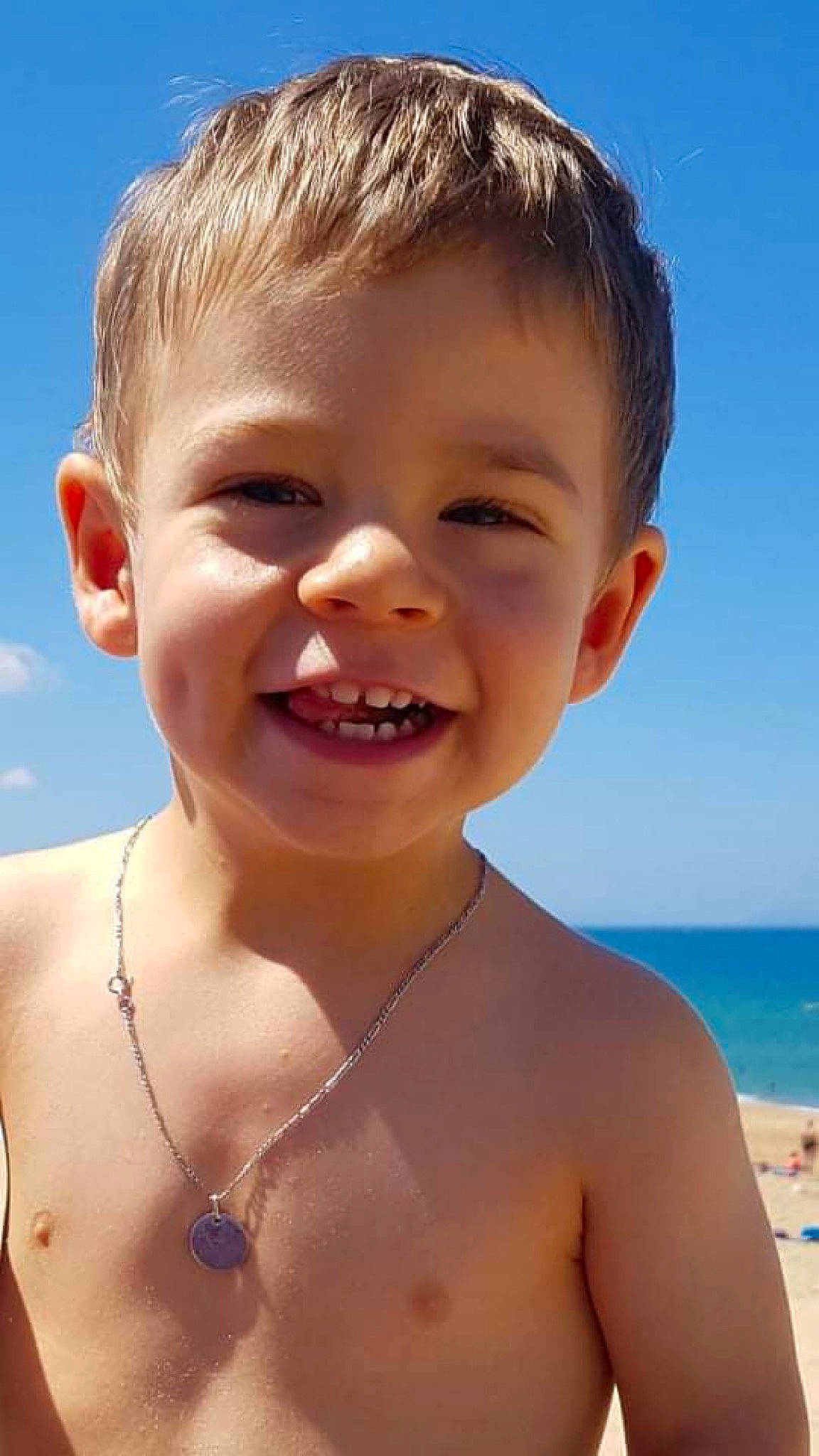 Sloan participe au concours pour gagner de l'argent avec cette photo : azure, beach, blue, chin, cloud, eye, happy, human, joy, lip, mouth, muscle, neck, nose, people_in_nature, people_on_beach, person, photograph, skin, sky