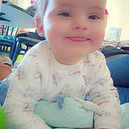 Kenzho a rejoint le concours — aidez-le/la à gagner de superbes lots ! baby, child, infant, smiling, blanket, onesie, indoors, furniture, table, chair, toy, pacifier, hand, face, person, happy, crawling, cute, soft, home