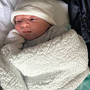 Sultan participe au concours pour gagner de l'argent avec cette photo : newborn, baby, blanket, hat, face, infant, sleepwear, cozy, soft, wrapped, cute, child, portrait, indoors, resting, newborn_baby, warm, toddler, person, lying