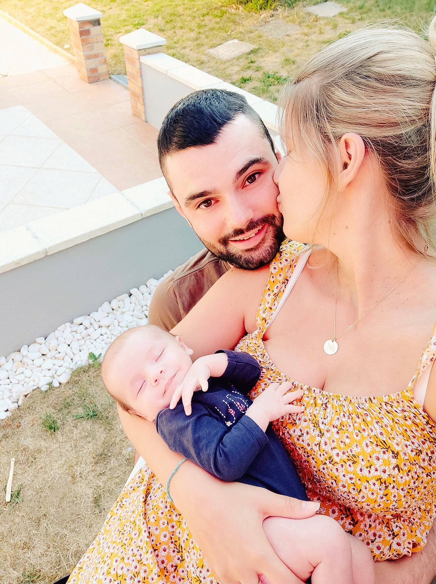 Méryl participe au concours pour gagner de l'argent avec cette photo : beauty, child, dress, family, fashion_accessory, fun, happy, jewellery, love, people, person, photo_shoot, photograph, photography, skin, smile, stock_photography, yellow