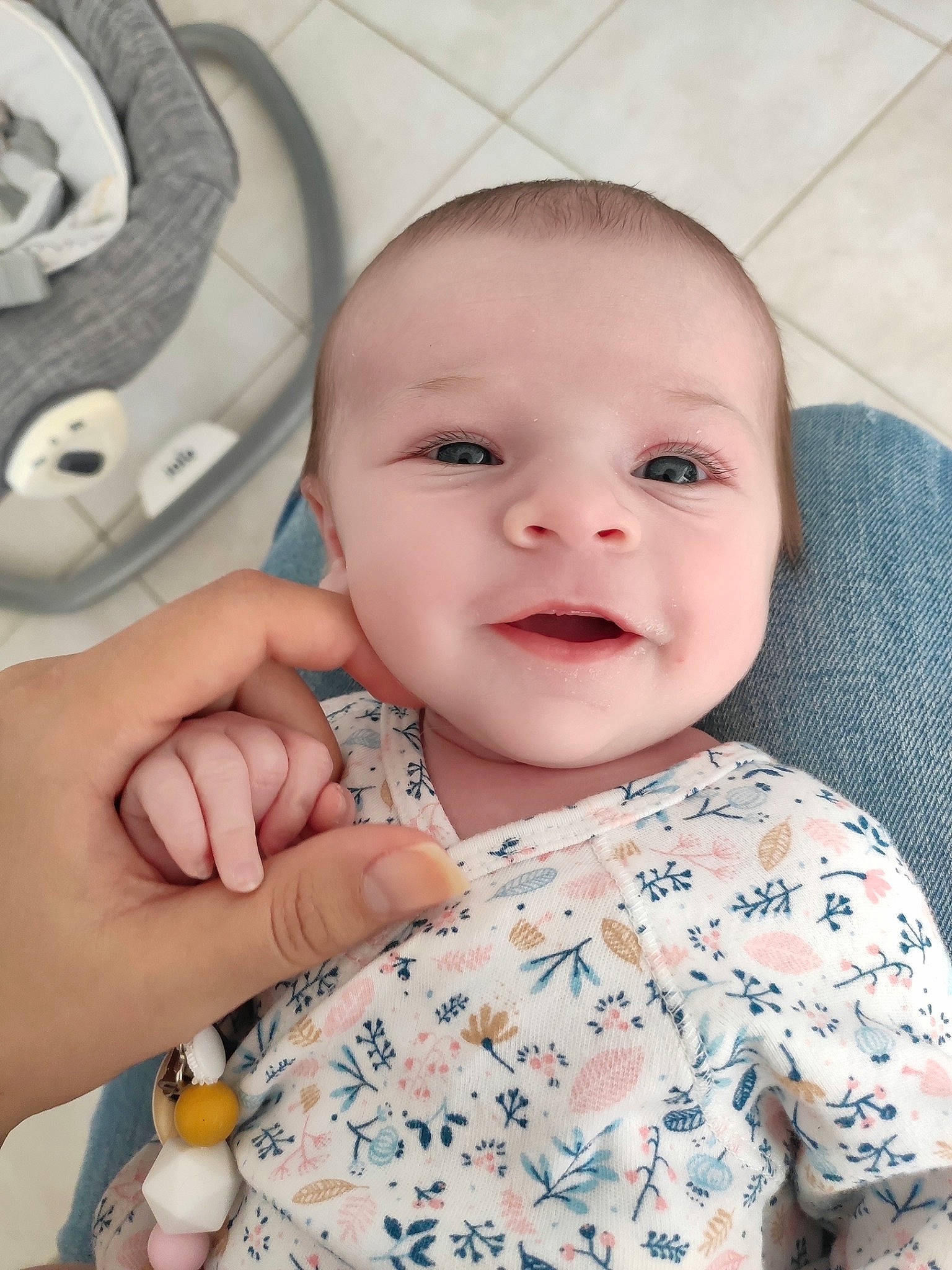 Méryl participe au concours pour gagner de l'argent avec cette photo : baby, cheek, child, ear, eye, face, finger, hand, head, lip, mouth, nose, person, product, skin, smile, toddler