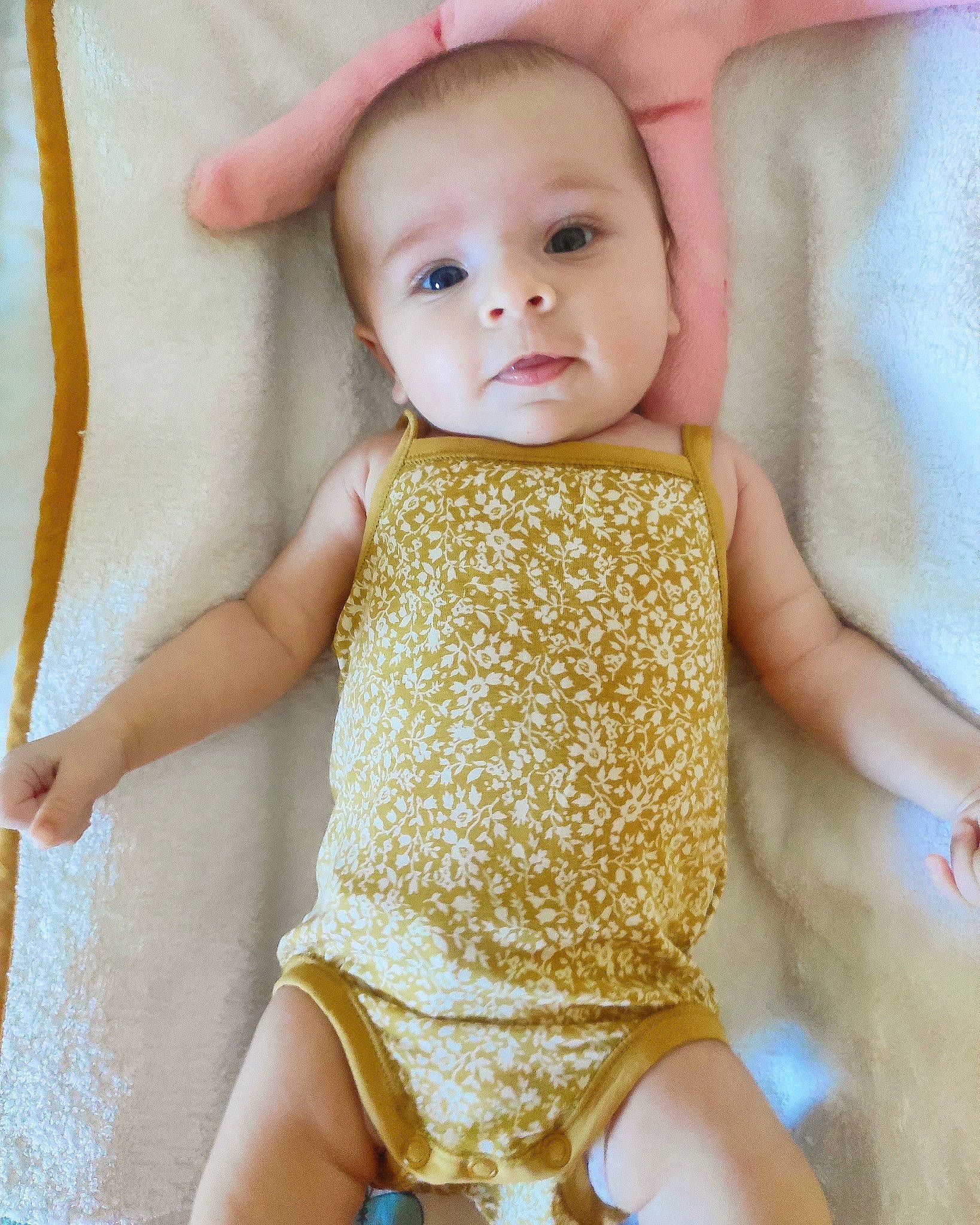Méryl a rejoint le concours — aidez-le/la à gagner de superbes lots ! baby, baby_toddler_clothing, child, dress, pattern, person, skin, toddler, toy, yellow