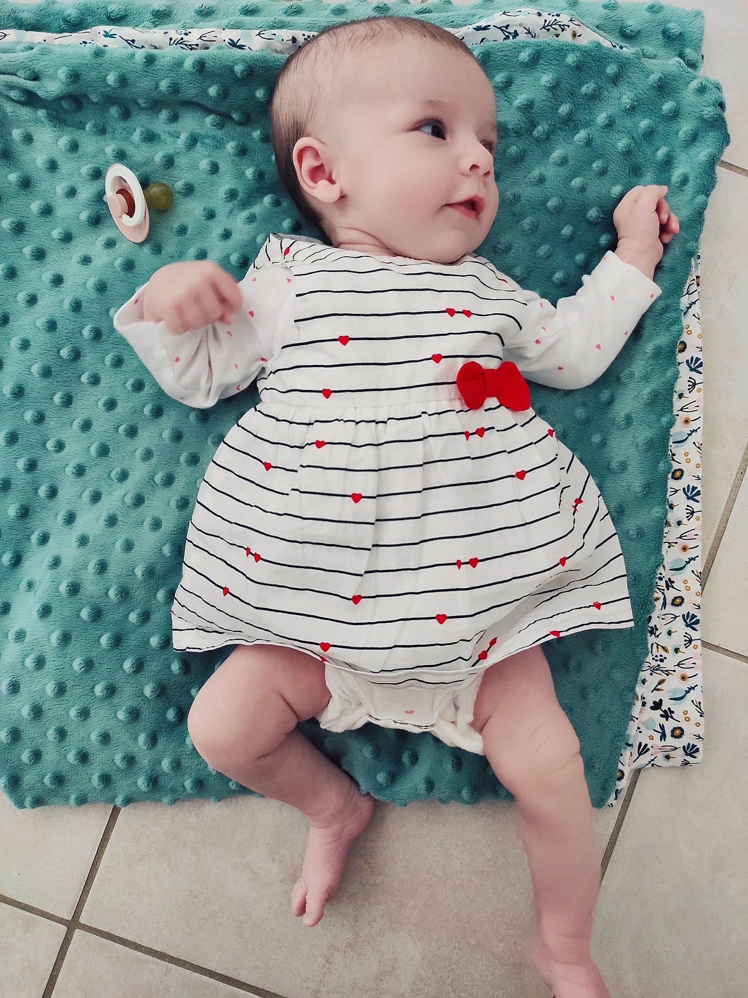 Méryl a rejoint le concours — aidez-le/la à gagner de superbes lots ! baby, baby_toddler_clothing, cheek, child, design, dress, pattern, person, pink, polka_dot, skin, sleeve, textile, toddler