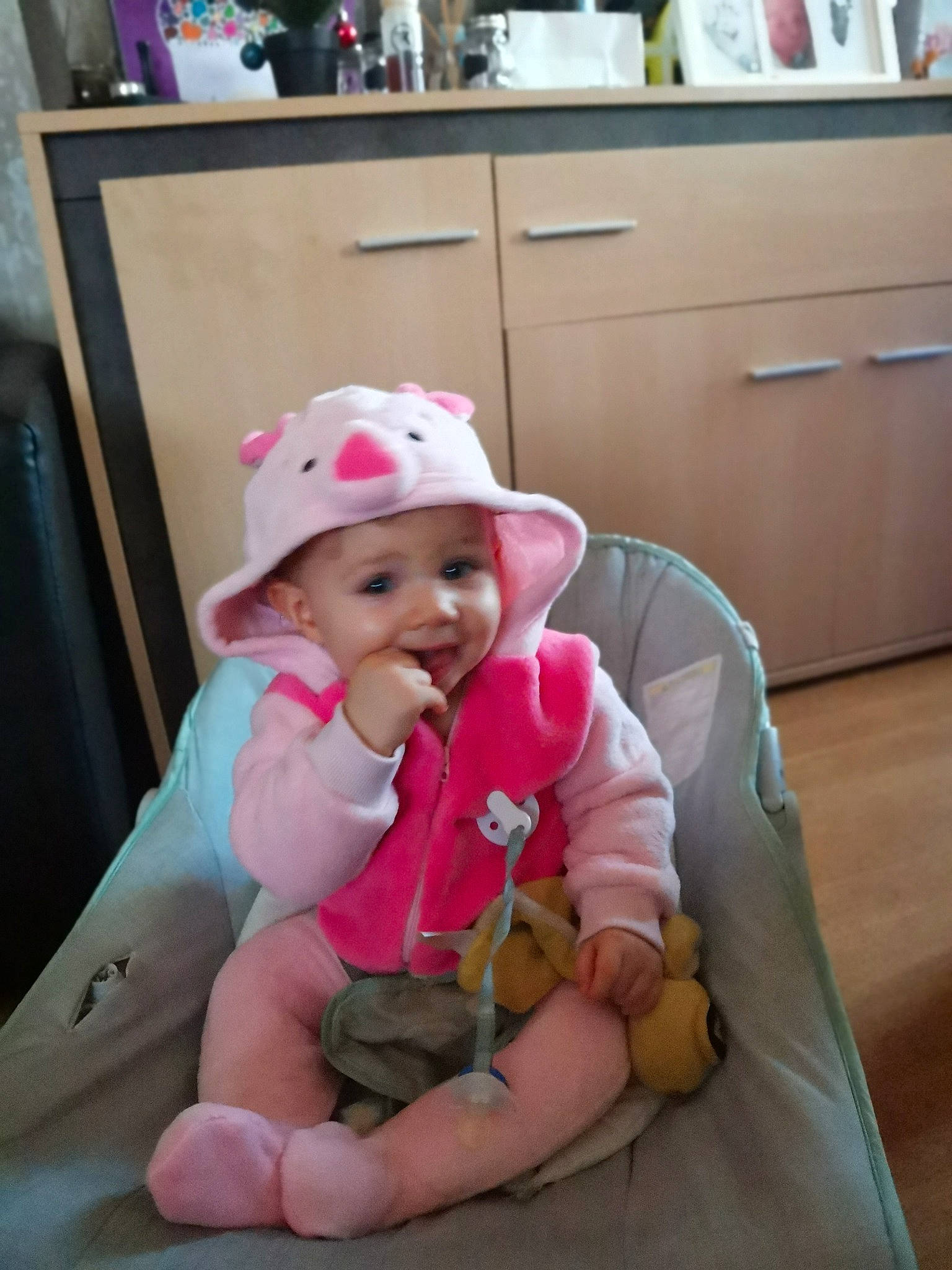 Angel participe au concours pour gagner de l'argent avec cette photo : baby, baby_carriage, baby_products, baby_toddler_clothing, cabinetry, cap, cheek, child, comfort, drawer, eye, fedora, fun, hat, headwear, lap, person, room, sitting, smile