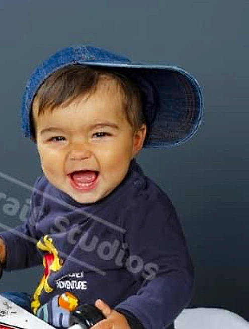 Jason participe au concours pour gagner de l'argent avec cette photo : cap, cheek, child, chin, cool, eye, face, facial_expression, forehead, happy, hat, head, jacket, lip, mouth, nose, person, skin, sleeve, smile