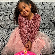 Kaïssa a rejoint le concours — aidez-le/la à gagner de superbes lots ! child, girl, birthday_cake, candle, pink_dress, sparkly, smile, curly_hair, sofa, patterned_couch, table, celebration, happy, indoor, party, cute, posing, tulle_skirt, my_little_pony, birthday