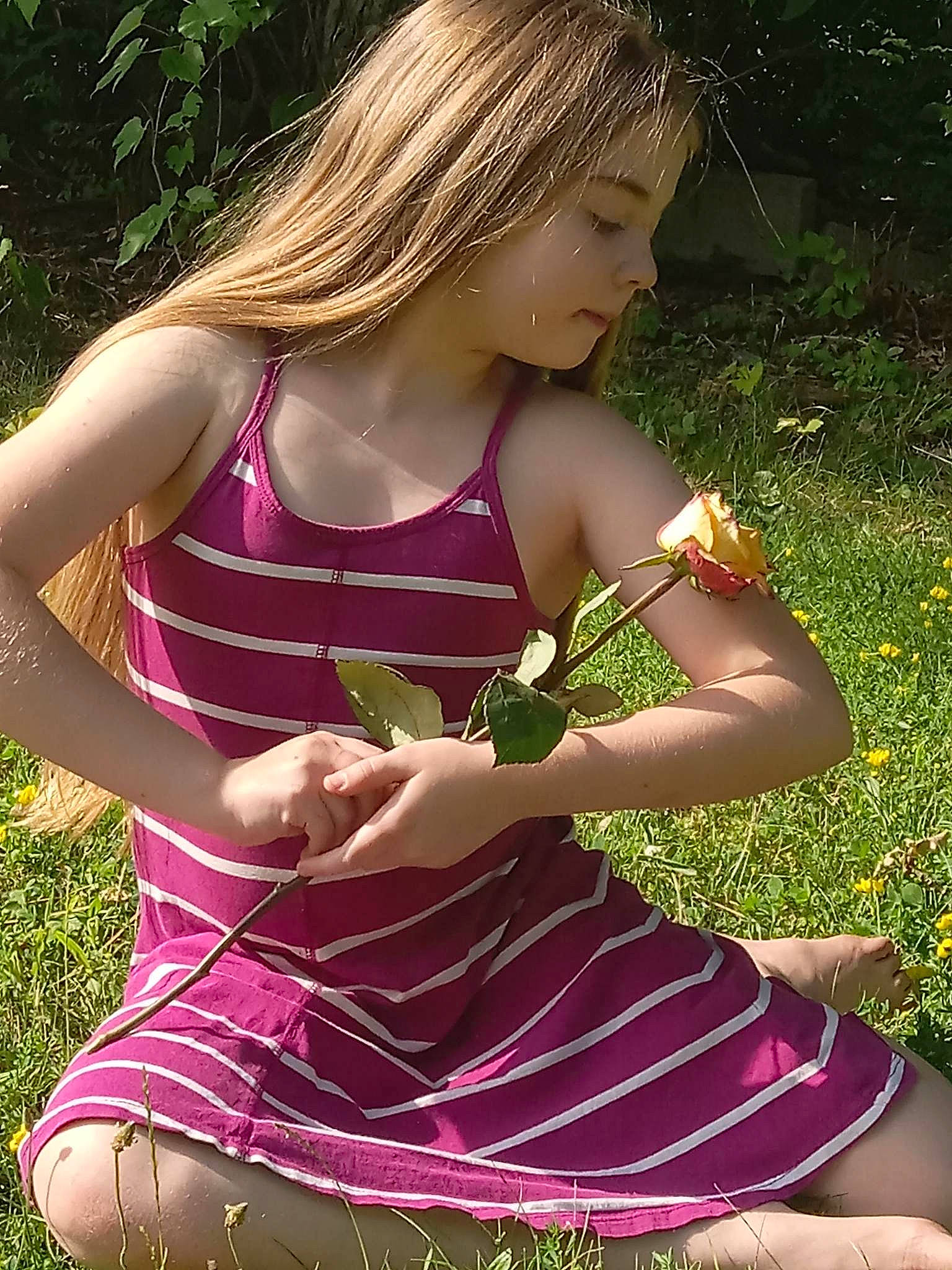 Alivia is registered to the contest to win money with this photo: baby_toddler_clothing, beauty, blond, grass, grass_family, green, happy, human_body, human_leg, jewellery, leisure, magenta, people_in_nature, person, pink, plant, purple, sitting, summer, thigh