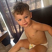 Kayden participe au concours pour gagner de l'argent avec cette photo : barefoot, blue_eyes, child, couch, curtains, cute, diaper, face, furniture, hair, home, indoor, legs, portrait, relaxing, skin, smiling, sunlight, toddler, window