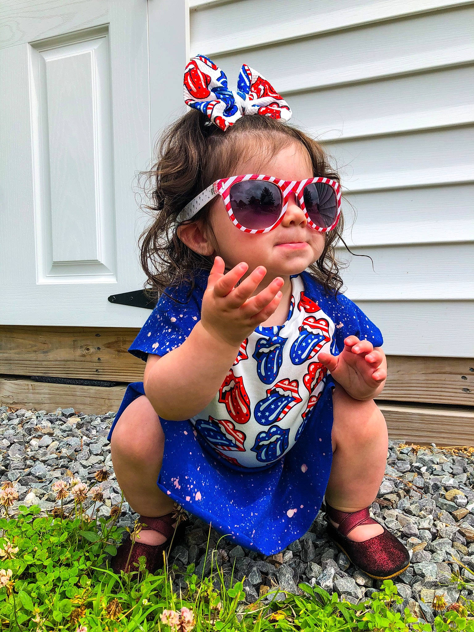 Freyja is registered to the contest to win money with this photo: bandana, blue, child, cool, costume, dress, eyewear, fashion_accessory, glasses, grass, headgear, person, photography, plant, summer, sunglasses, toddler, vision_care