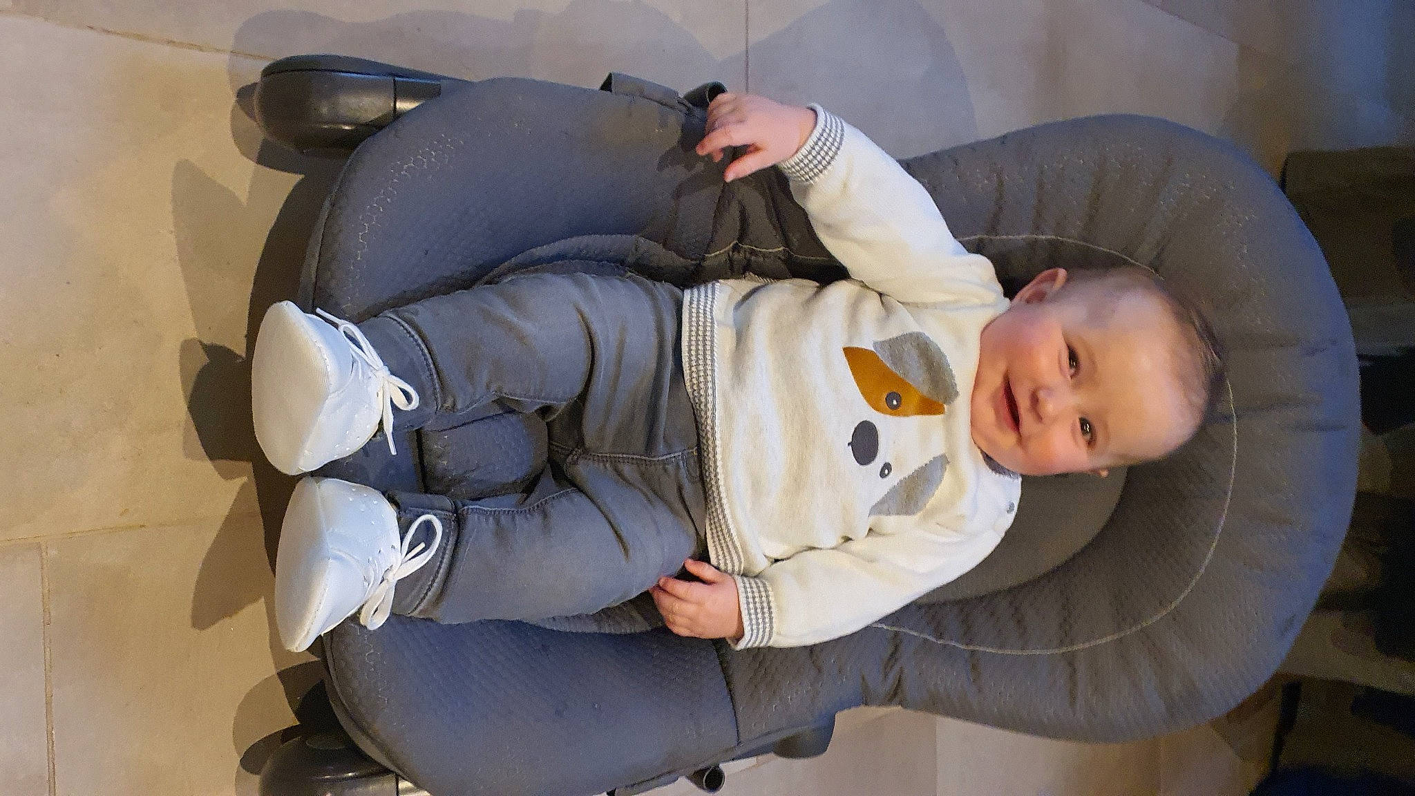 Andrew participe au concours pour gagner de l'argent avec cette photo : baby, baby_carriage, baby_products, baby_toddler_clothing, child, comfort, joy, lap, mammal, nap, person, sitting, sleep, sleeve, toddler, tree