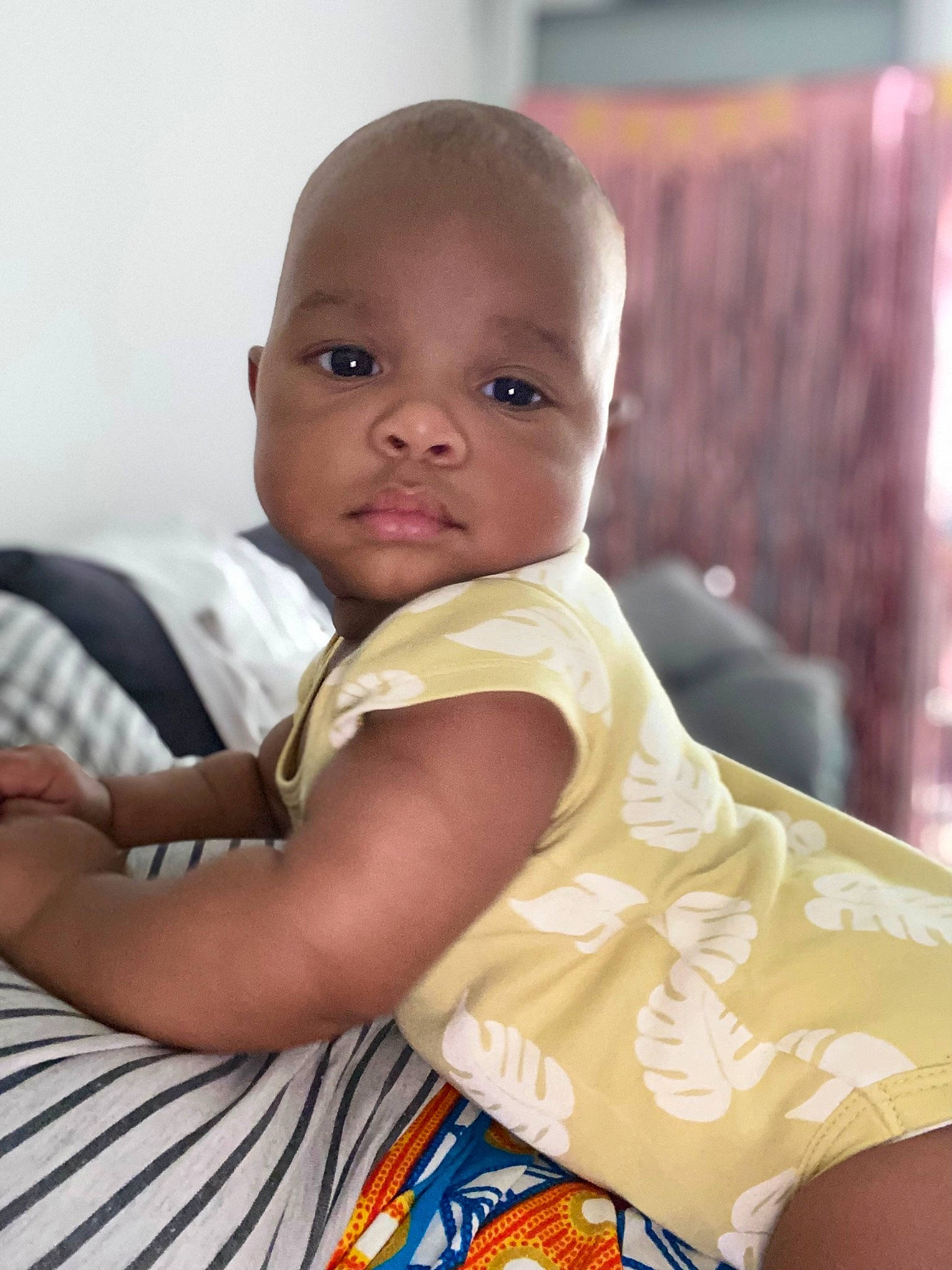 Arly participe au concours pour gagner de l'argent avec cette photo : abdomen, baby, baby_toddler_clothing, cheek, child, comfort, elbow, face, fun, happy, human_leg, iris, nail, pattern, person, room, sitting, skin, sleeve, t_shirt