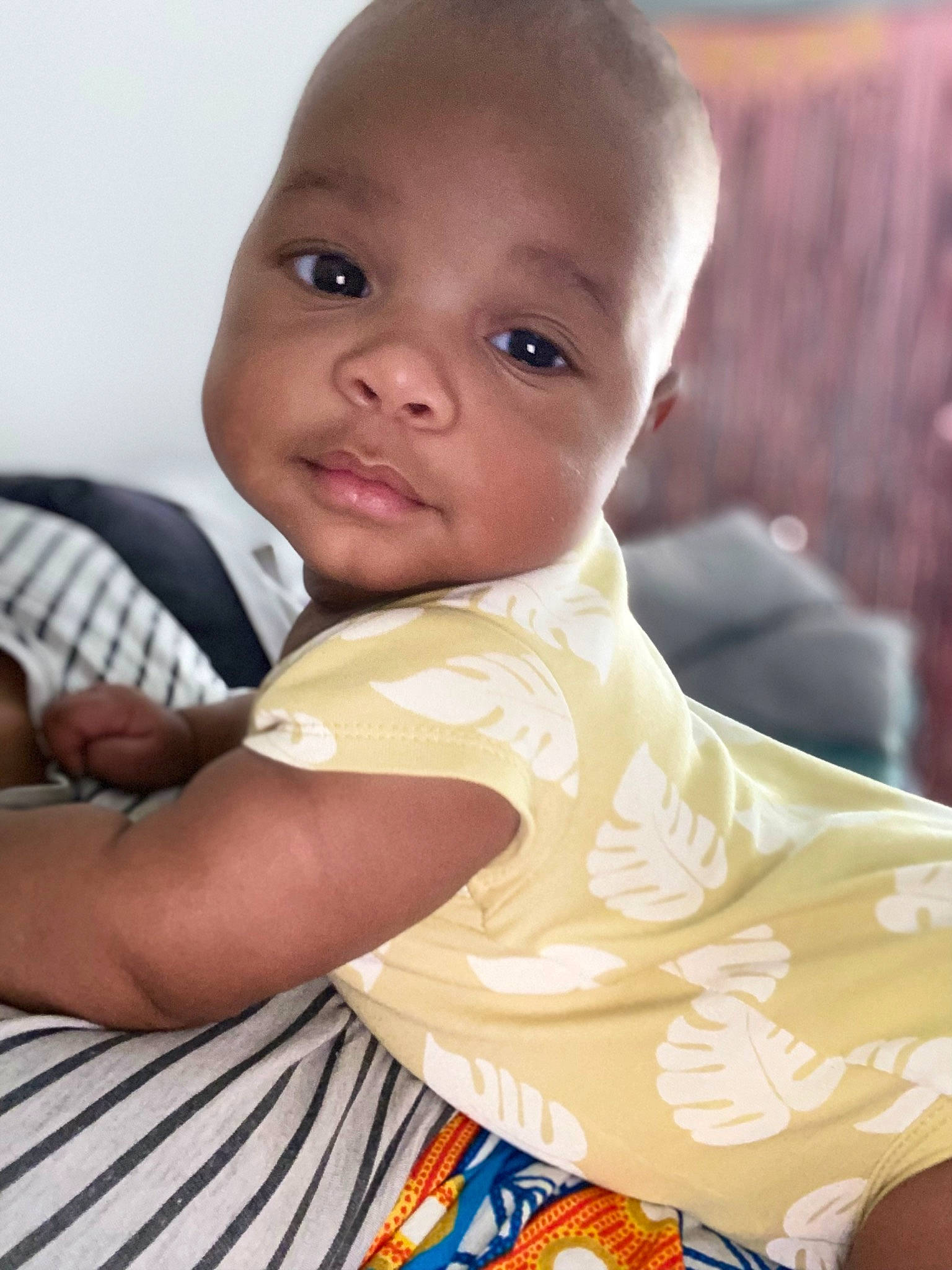 Arly participe au concours pour gagner de l'argent avec cette photo : baby, baby_toddler_clothing, cheek, child, comfort, elbow, finger, flash_photography, fun, gesture, happy, iris, lip, nose, person, sitting, skin, sleeve, smile, t_shirt