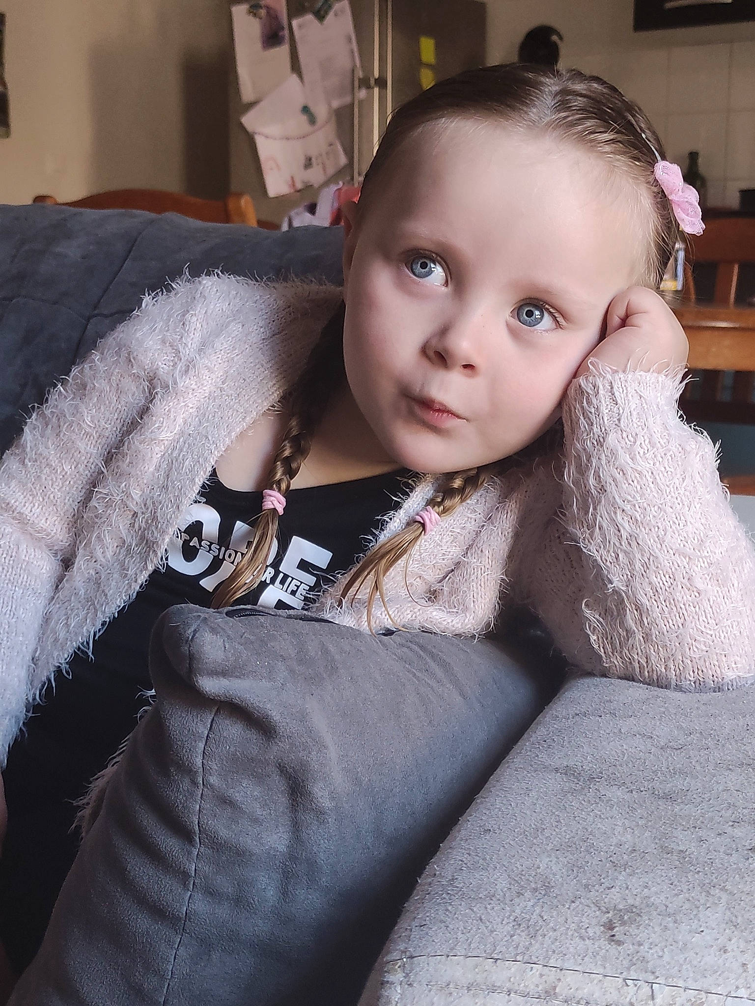 Analia participe au concours pour gagner de l'argent avec cette photo : baby_toddler_clothing, black_hair, cheek, chin, comfort, ear, eyebrow, eyelash, flash_photography, flooring, grey, hair, head, iris, lip, neck, nose, person, skin, sleeve