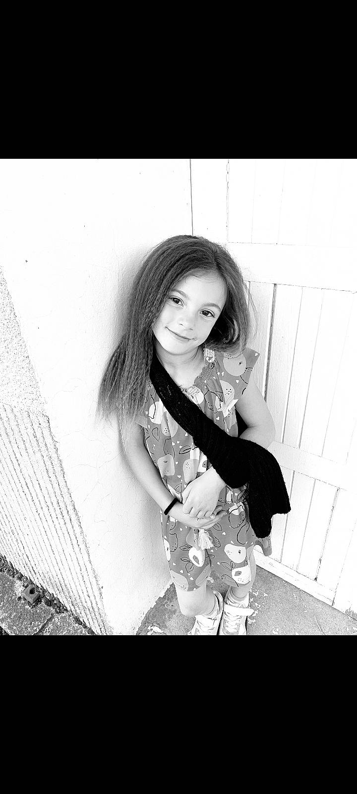 Shaneyl a rejoint le concours — aidez-le/la à gagner de superbes lots ! beauty, black_and_white, black_hair, day_dress, fashion_design, fashion_model, flash_photography, gesture, happy, human_leg, jewellery, joy, long_hair, monochrome, monochrome_photography, pattern, person, sleeve, smile, stock_photography