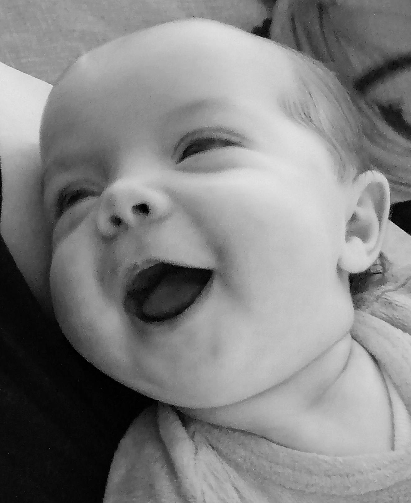 Zoe a rejoint le concours — aidez-le/la à gagner de superbes lots ! baby, baby_making_funny_faces, black_and_white, cheek, child, chin, close_up, face, facial_expression, happy, head, laugh, lip, mouth, nose, person, photography, skin, smile, toddler