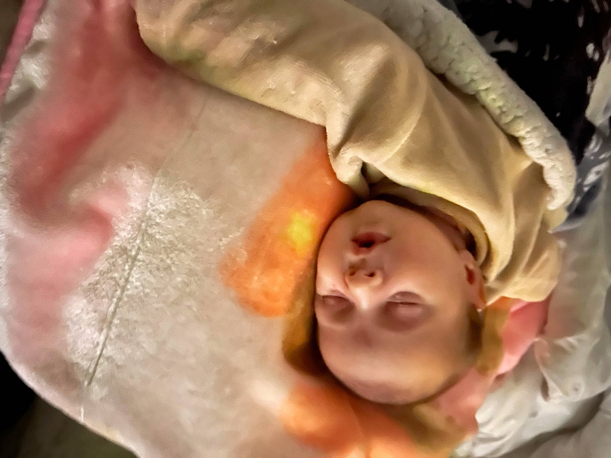 Kamyla participe au concours pour gagner de l'argent avec cette photo : arm, cheek, chest, child, chin, ear, eye, eyebrow, eyelash, finger, gesture, happy, headgear, human_body, jaw, lip, mouth, neck, nose, person